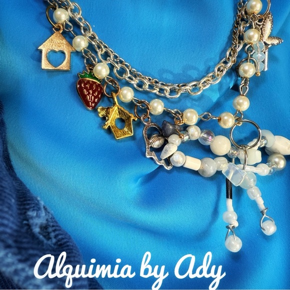 PEARL STATEMENT CHUNKY CHARMS NECKLACE - Picture 2 of 3